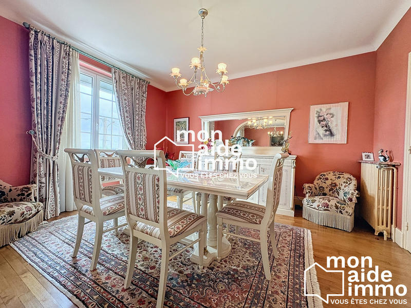 Maison - 300 m² - 15 pièces