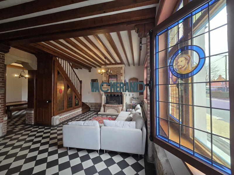 Maison - 232 m² - 7 pièces