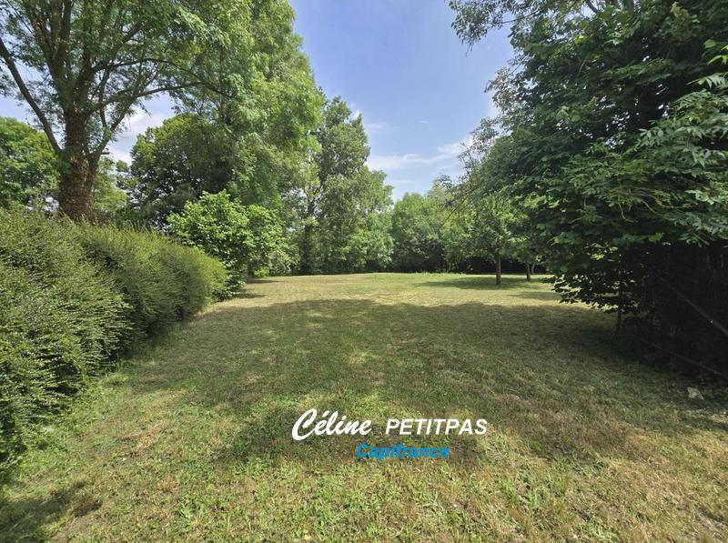 Terrain constructible - 1 230 m²