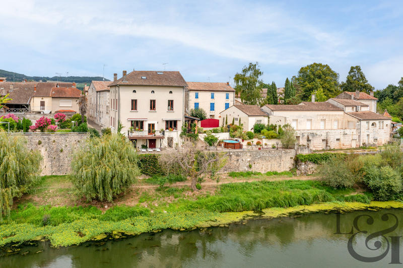 Maison - 275 m² - 8 pièces