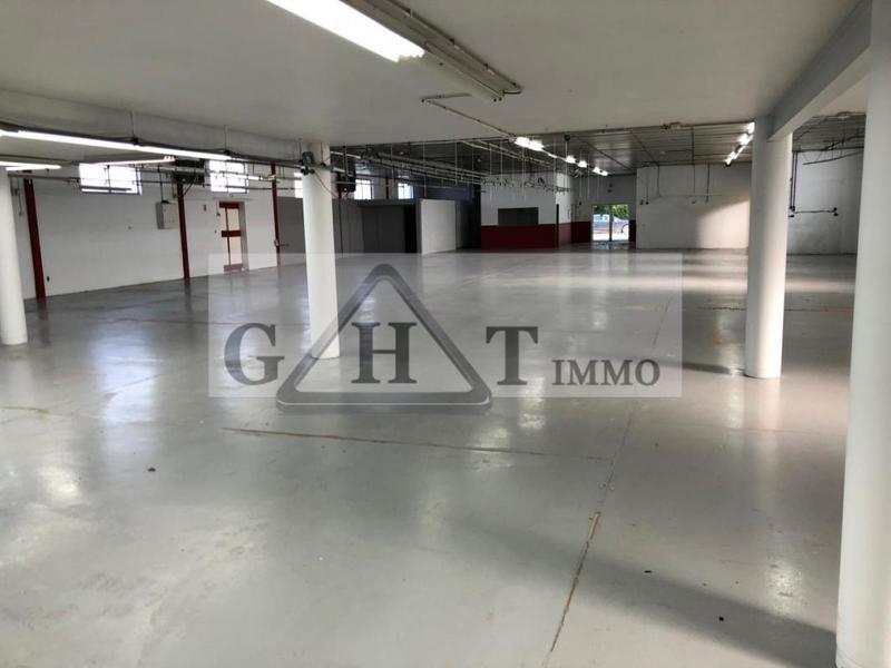 Entrepôt - 1 300 m²
