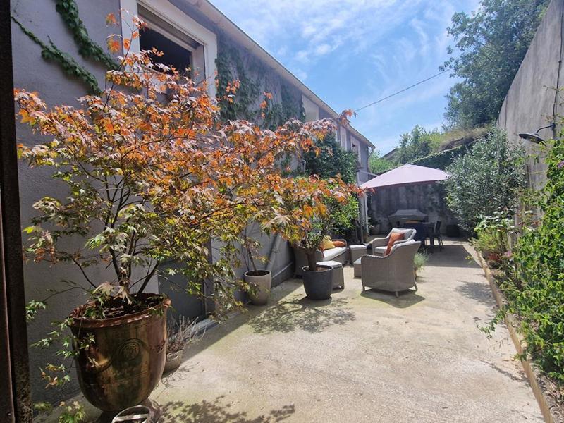 Maison - 410 m² - 6 pièces