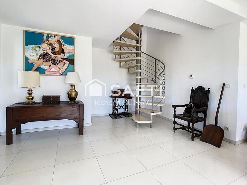 Maison - 218 m² - 10 pièces