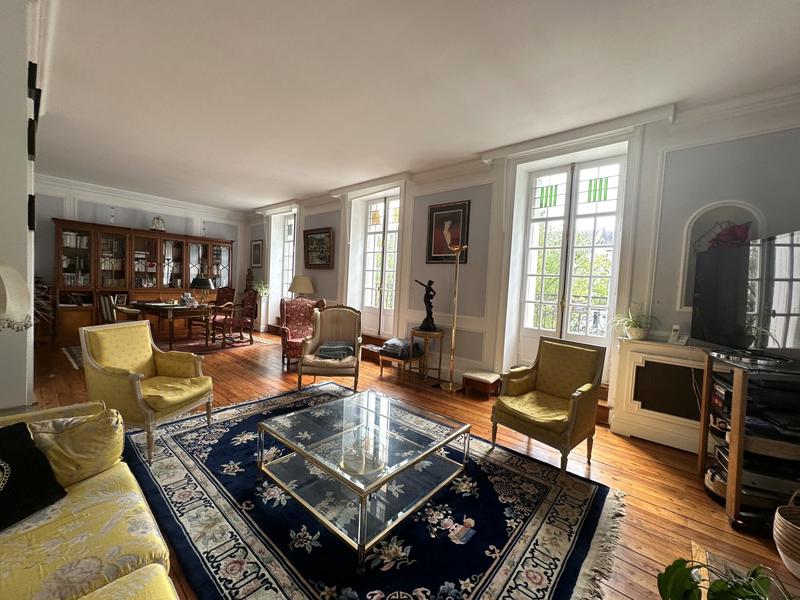 Appartement - 232 m² - 8 pièces