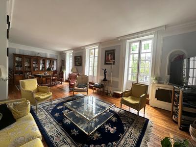 Appartement - 232 m² - 8 pièces