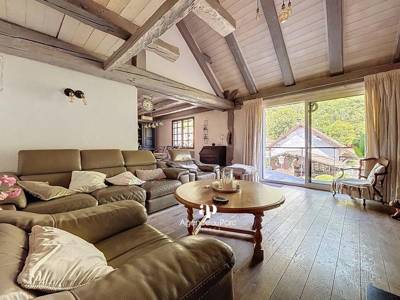 Maison - 220 m² - 9 pièces