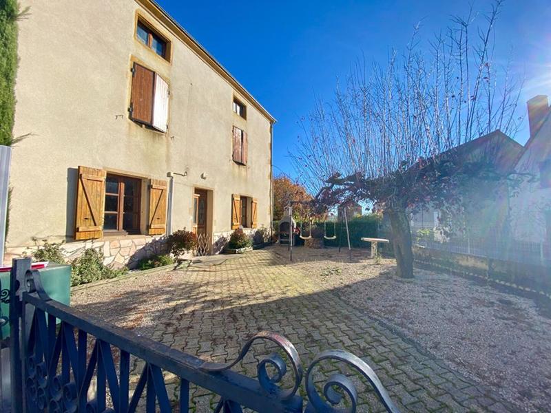 Maison de bourg - 100 m² - 6 pièces