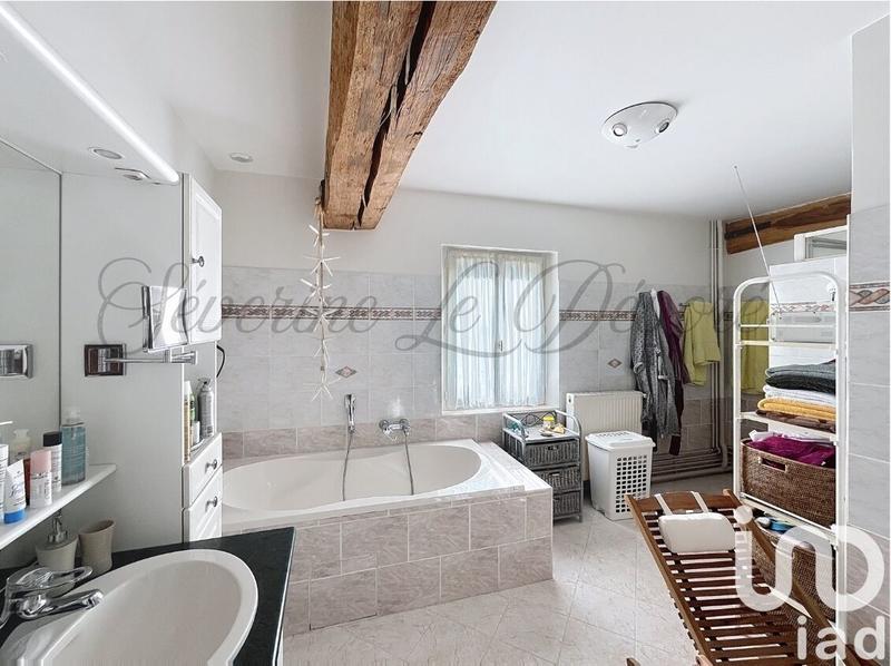 Maison - 215 m² - 9 pièces