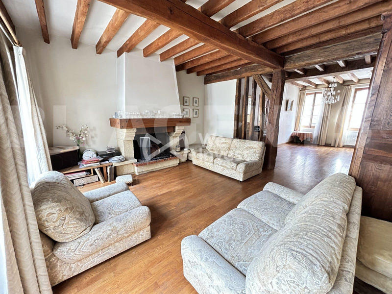 Maison - 210 m² - 8 pièces