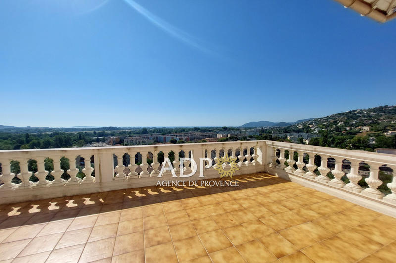 Appartement - 99 m² - 4 pièces