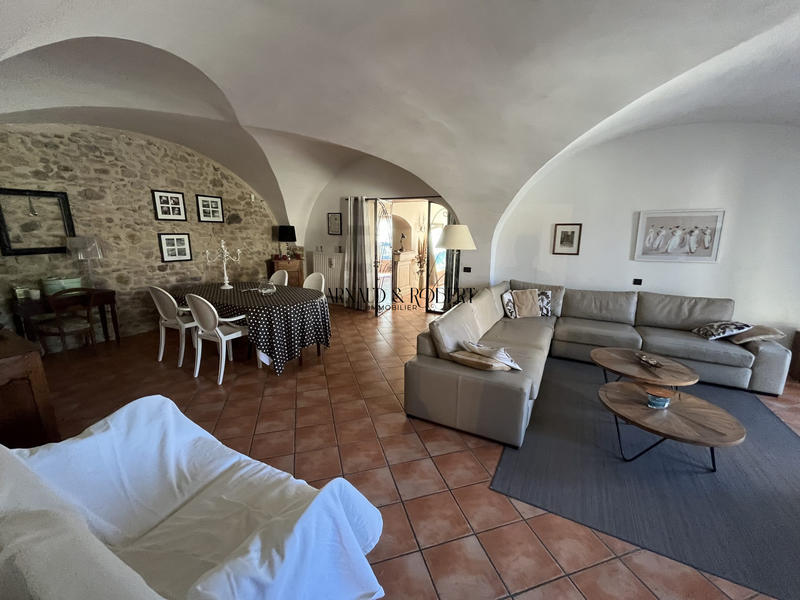 Mas - 519 m² - 12 pièces