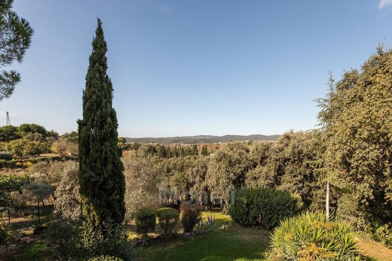 Propriété - 350 m² - 9 pièces