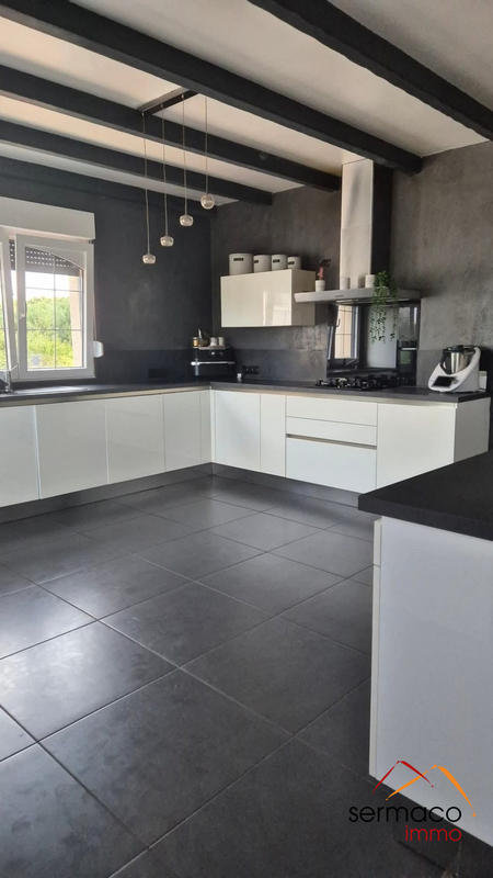 Maison - 330 m² - 7 pièces