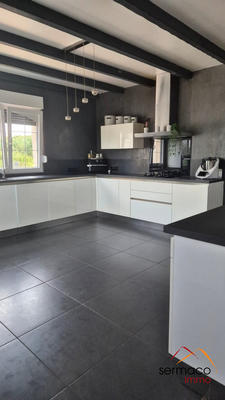 Maison - 330 m² - 7 pièces