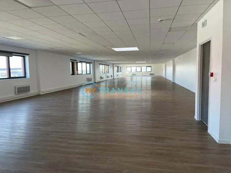 Local d'activités - 2 321 m²