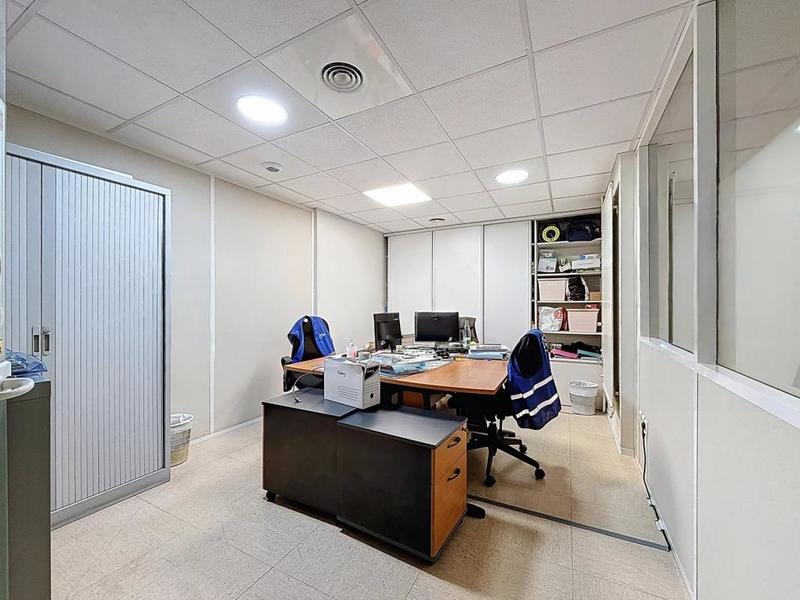 Local commercial - 587 m²