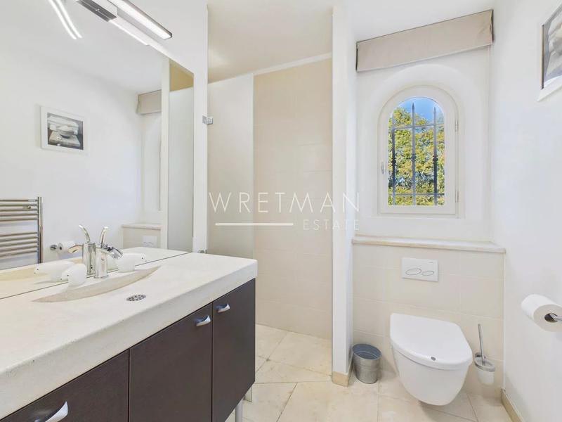 Villa - 252 m² - 6 pièces