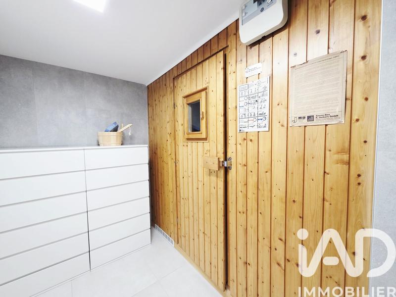 Maison - 183 m² - 10 pièces