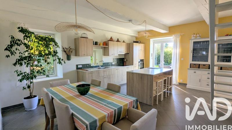 Maison - 305 m² - 8 pièces