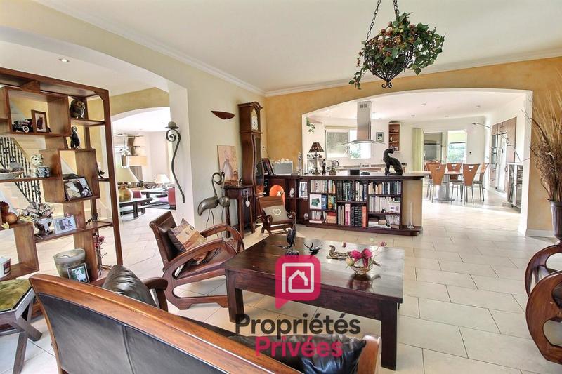 Maison - 350 m² - 8 pièces