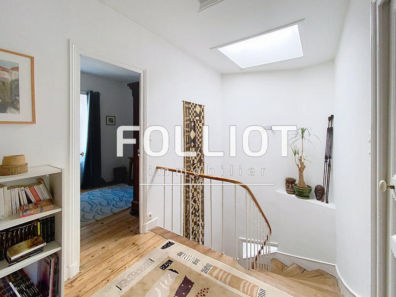 Maison - 215 m² - 10 pièces