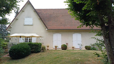 Maison - 210 m² - 6 pièces