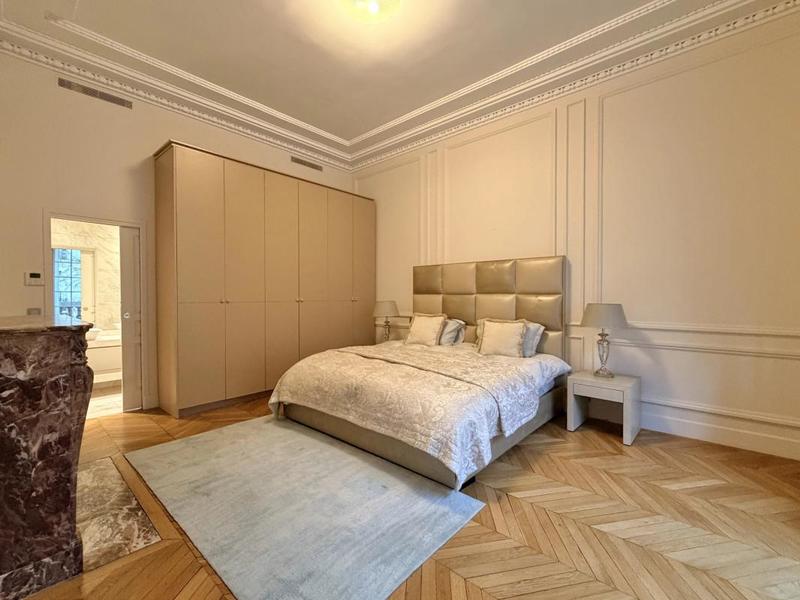 Appartement - 300 m² - 10 pièces