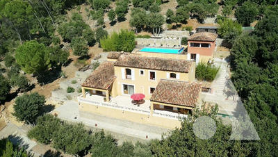 Maison - 298 m² - 9 pièces