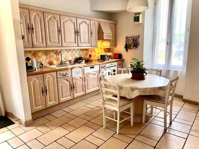 Maison - 201 m² - 7 pièces