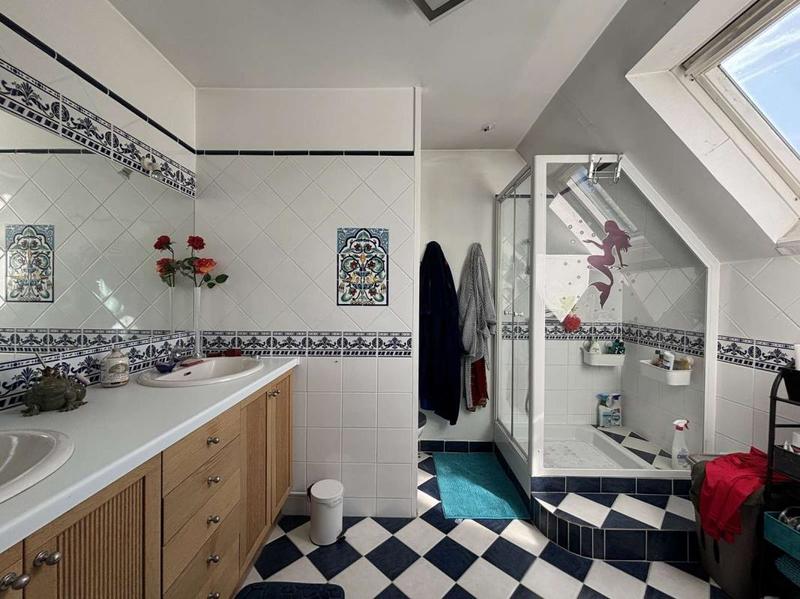 Maison - 210 m² - 7 pièces