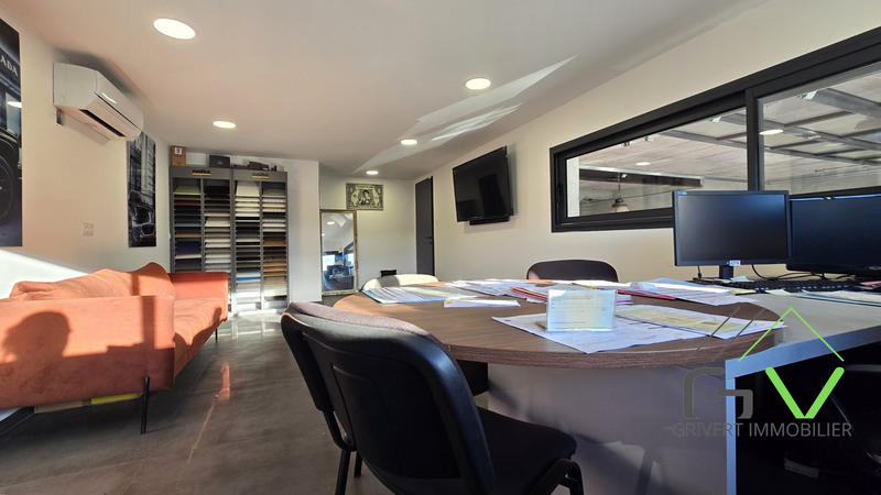 Local d'activités - 1 233 m²