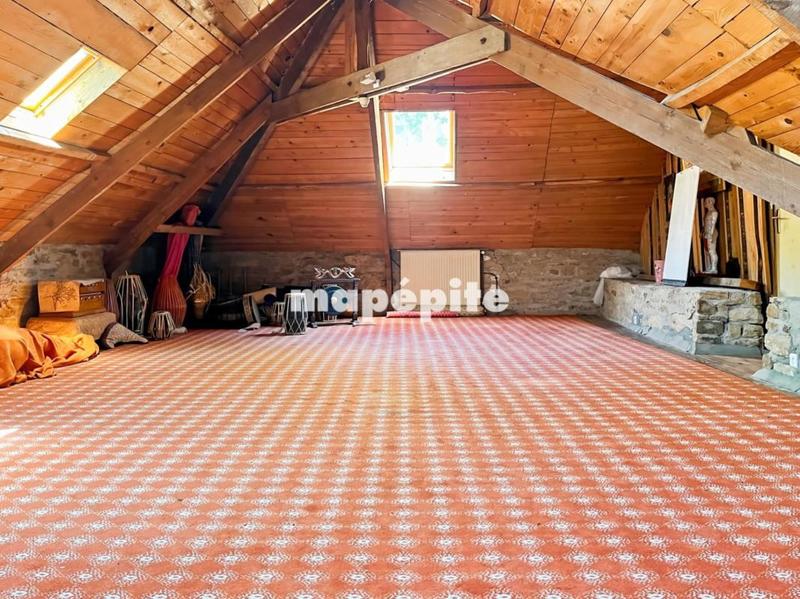 Maison - 1 275 m² - 19 pièces