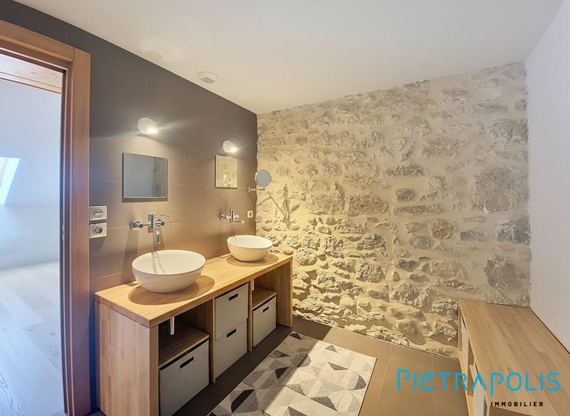 Maison - 255 m² - 5 pièces