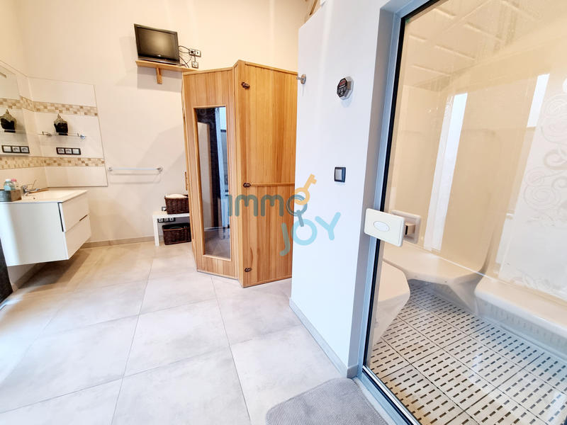 Maison - 257 m² - 10 pièces