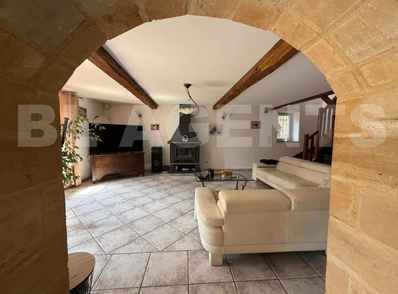 Demeure - 352 m² - 9 pièces