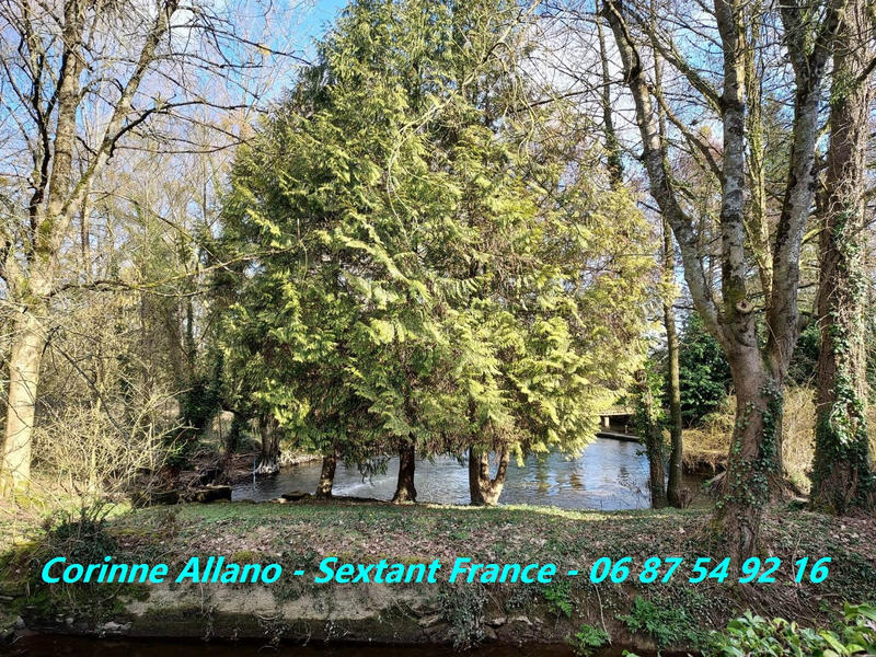 Maison - 1 528 m² - 40 pièces