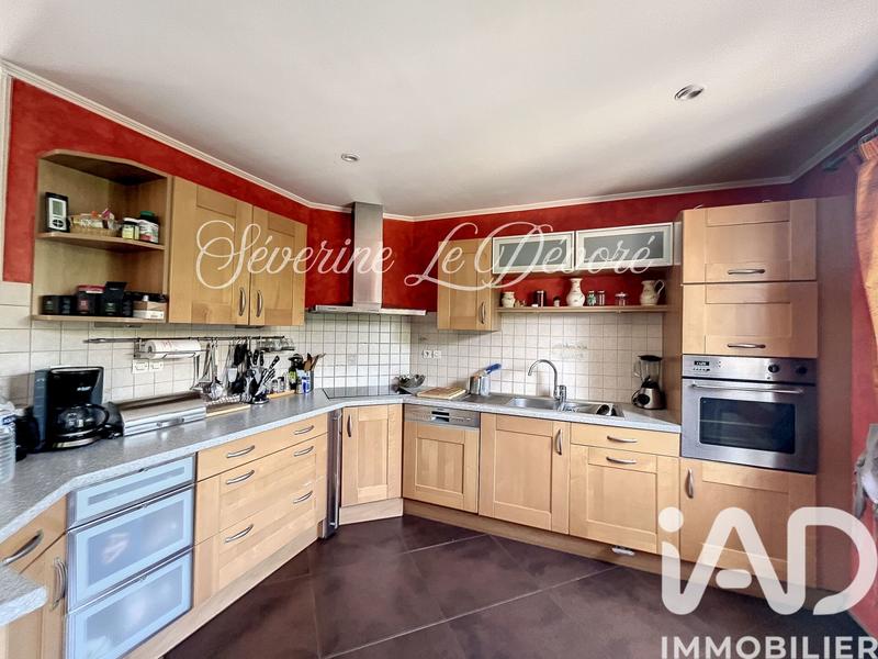 Maison - 185 m² - 9 pièces