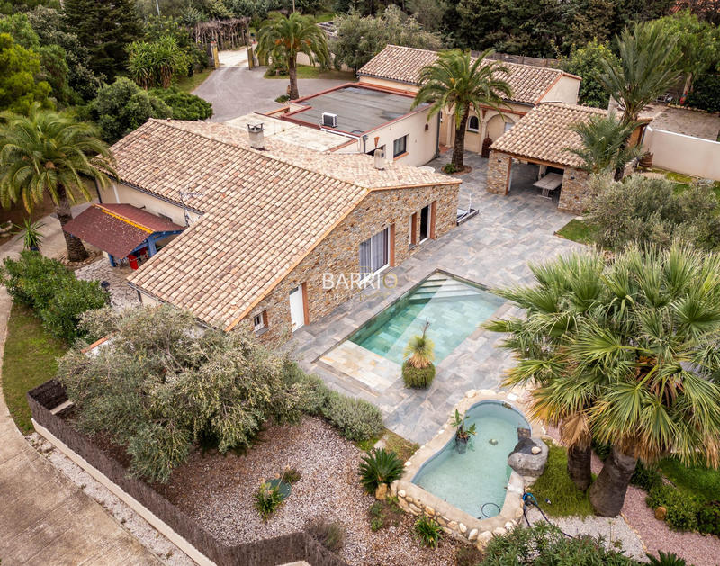 Mas - 213 m² - 4 pièces