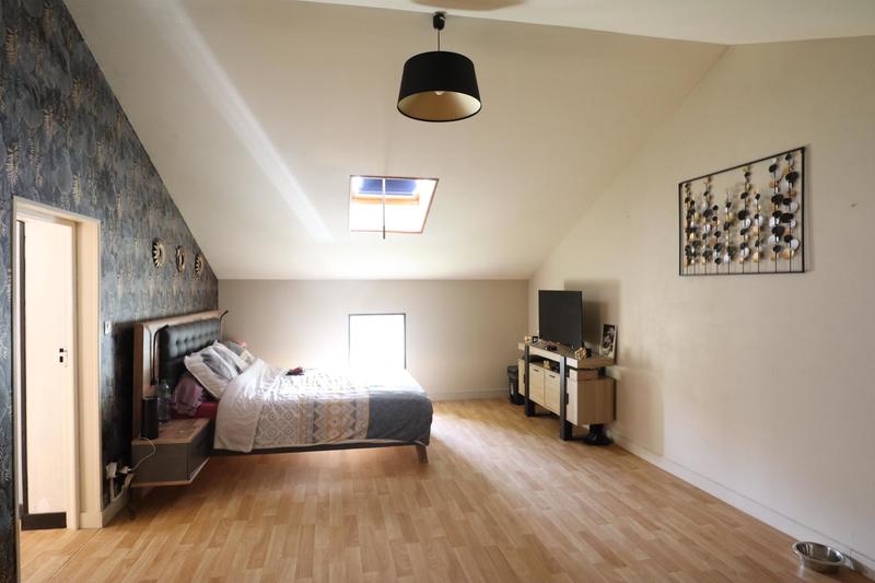 Maison - 207 m² - 7 pièces