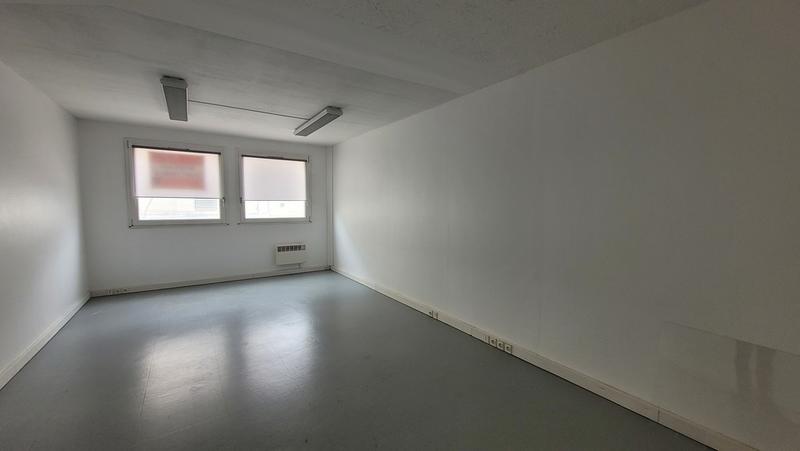 Bureau - 80 m² - 4 pièces