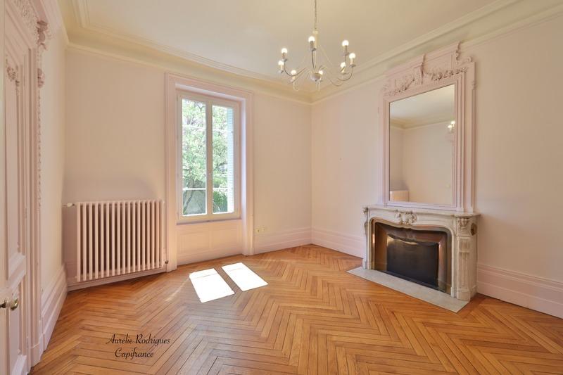 Propriété - 370 m² - 14 pièces
