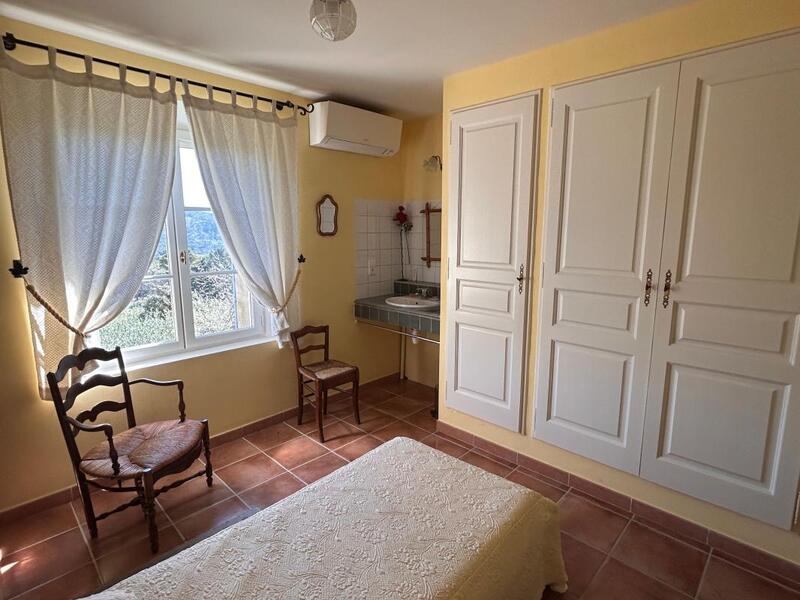 Maison - 220 m² - 8 pièces