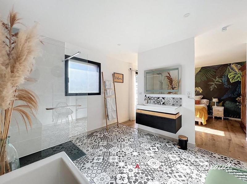 Maison - 283 m² - 11 pièces