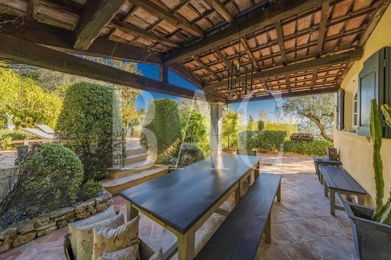 Villa - 250 m² - 6 pièces