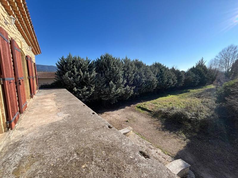 Propriété - 261 m² - 6 pièces