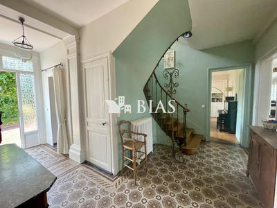 Maison - 236 m² - 7 pièces