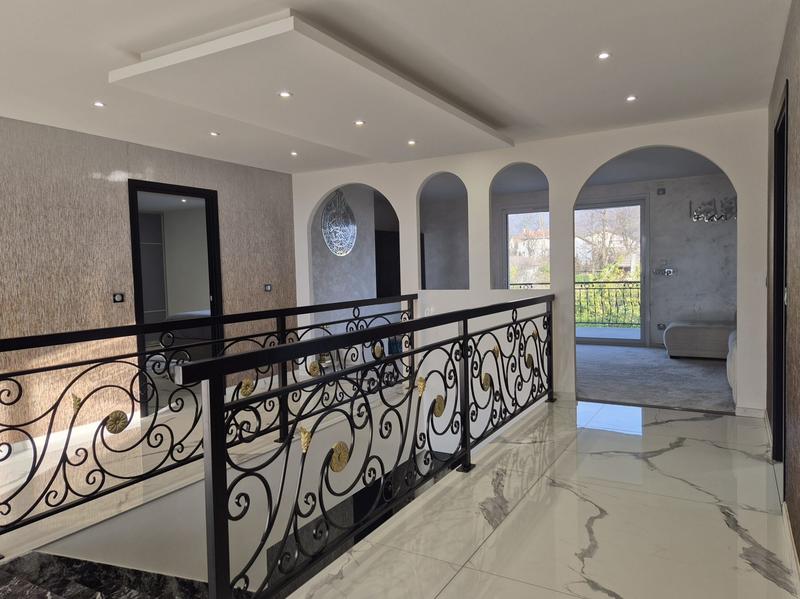 Maison contemporaine - 276 m² - 7 pièces