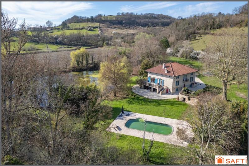 Maison - 343 m² - 9 pièces