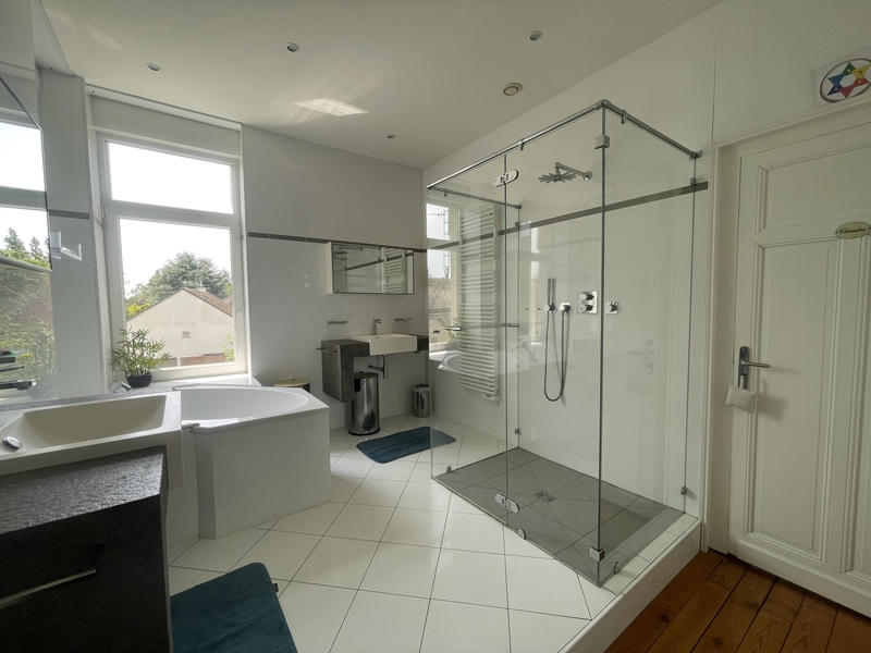 Maison - 337 m² - 10 pièces