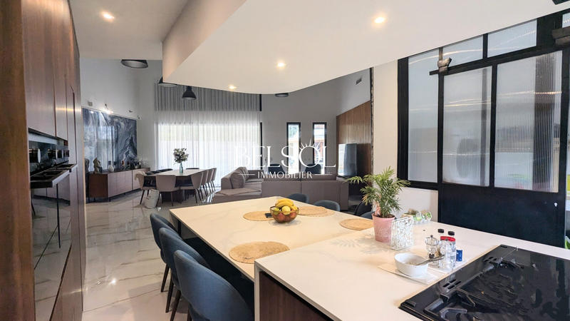 Villa - 216 m² - 7 pièces